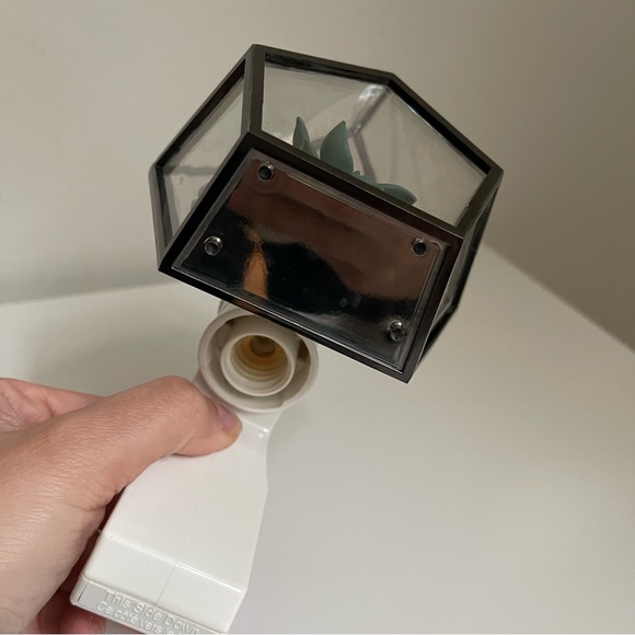 Bath & Body Works Wallflower Plug In - Picture 8 of 14